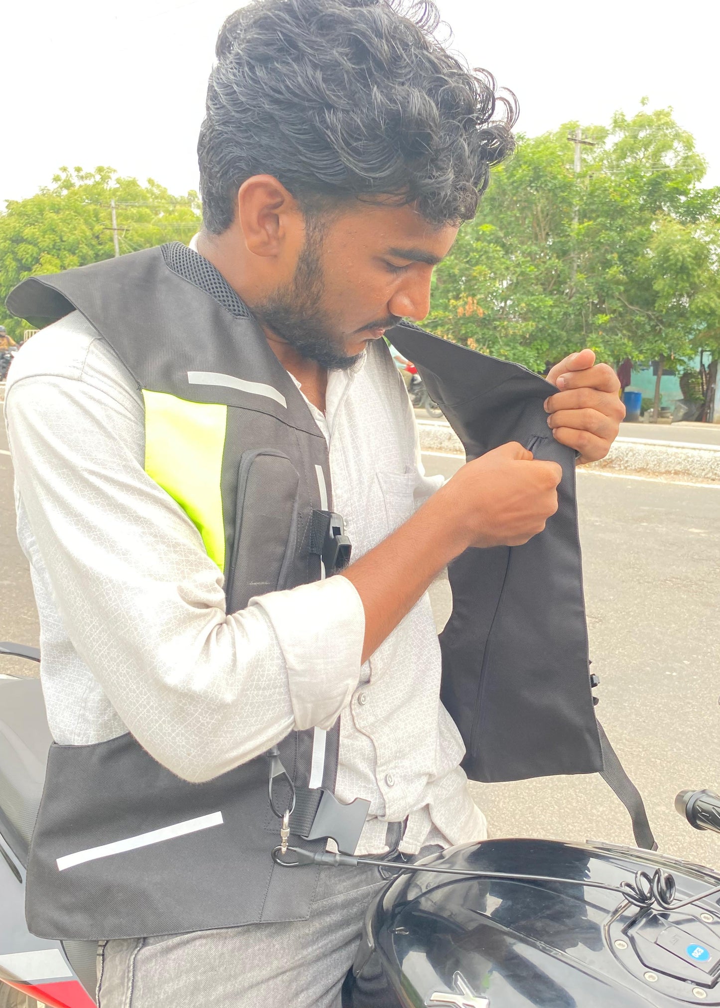 Airbag Riding Jacket with CO₂ Cylinder